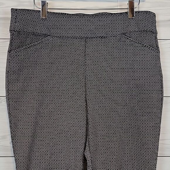 Christopher & Banks signature slimming pull-on pants black & white  Size 10 - Picture 2 of 12